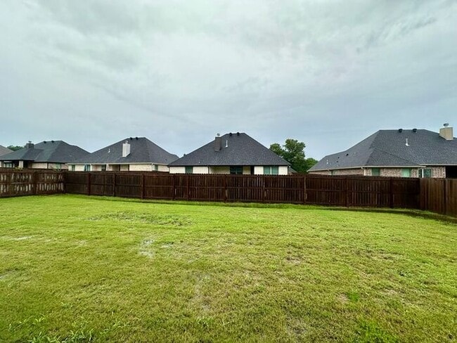 Building Photo - Available Now! Stunning 3 Bedroom 2 Bath i...
