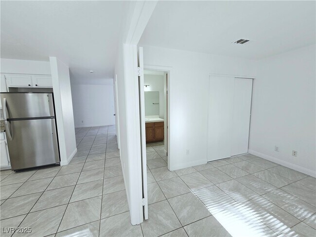 Building Photo - 9433 Valencia Canyon Dr