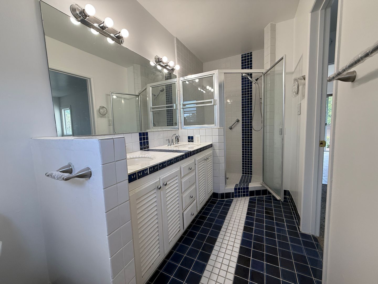 Building Photo - Stever Court-3 bed 2 bath in Culver City c...