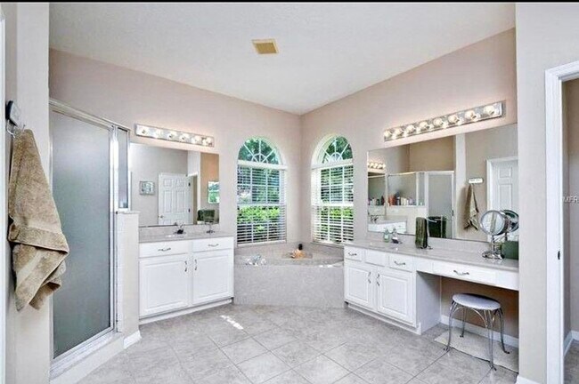 Master bath - 10102 Cove Lake Dr