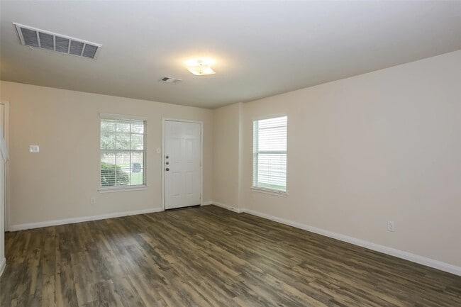 Building Photo - 14466 Platzer Dr