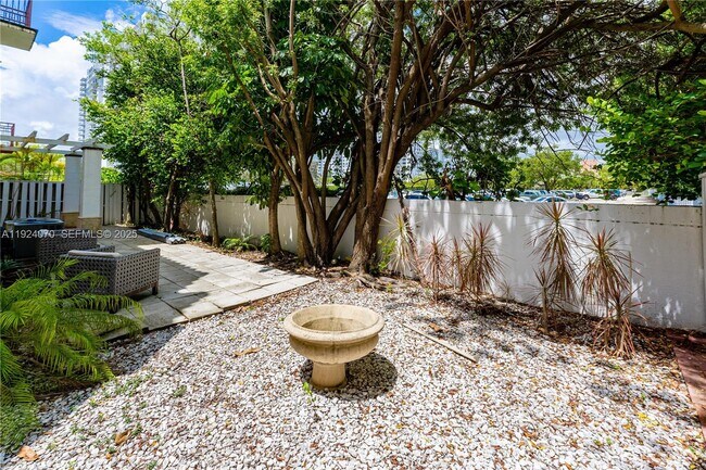 Building Photo - 18460 NE 30th Ave