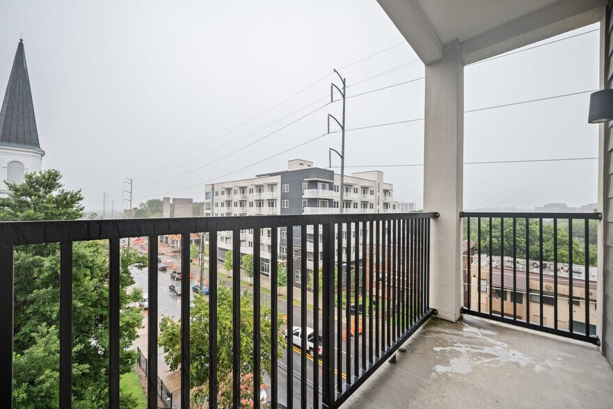 Building Photo - 542 Boulevard NE