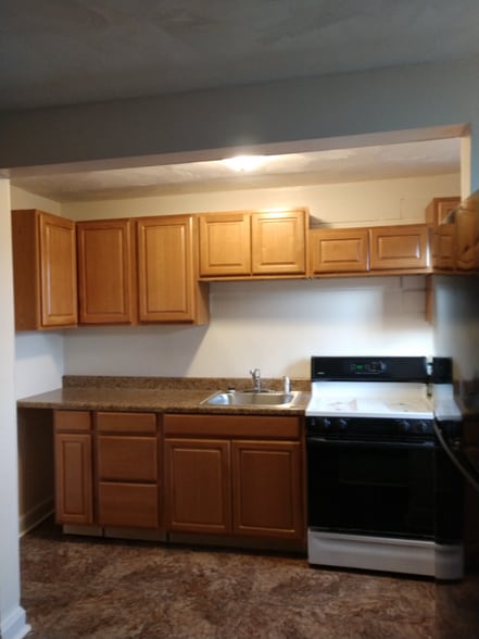 Building Photo - 923 Bonaparte Ave