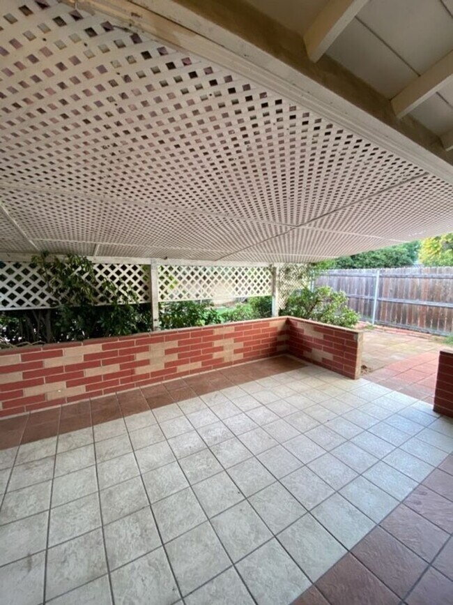 Building Photo - Frontier Dr.