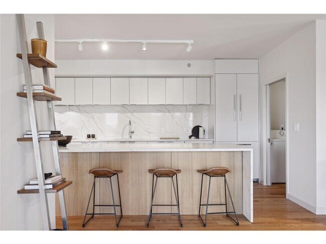 Building Photo - 1225 La Salle Ave