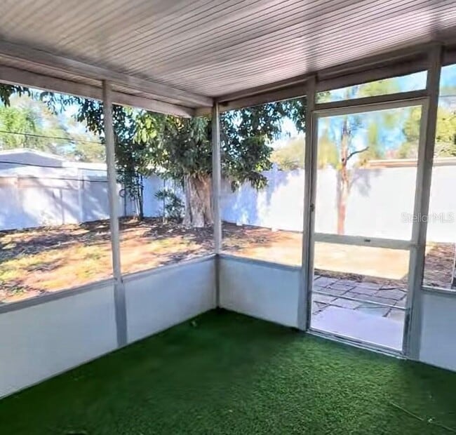 Building Photo - 5520 Hobson St NE