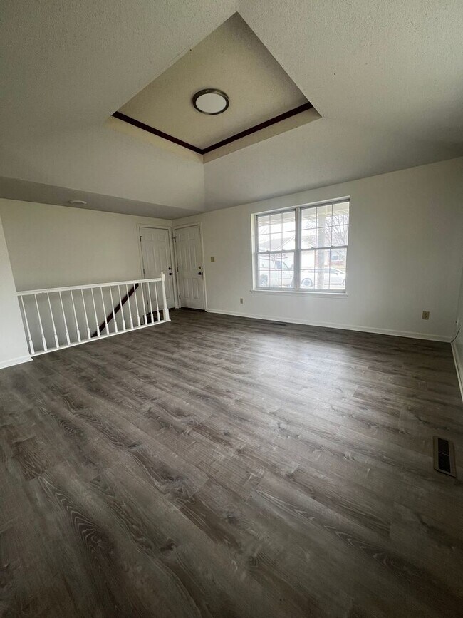 Building Photo - 2500-2502 Hollyhock Dr