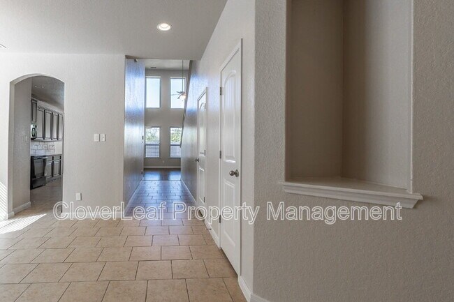 Building Photo - 5167 Top Ridge Ln