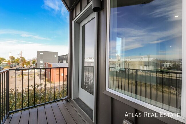 Building Photo - 2624 S Delaware St