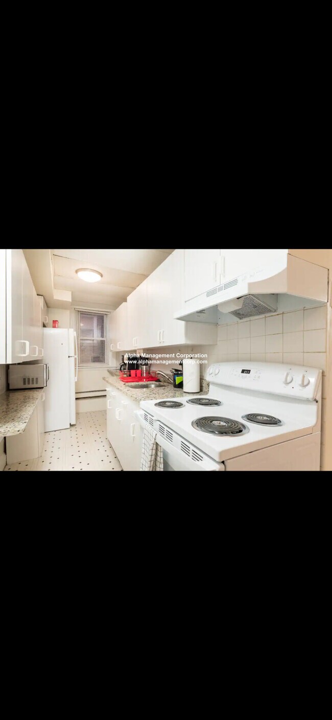 Building Photo - 208 Winthrop Rd
