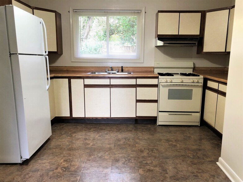 Building Photo - 5602 Shorewood Ln
