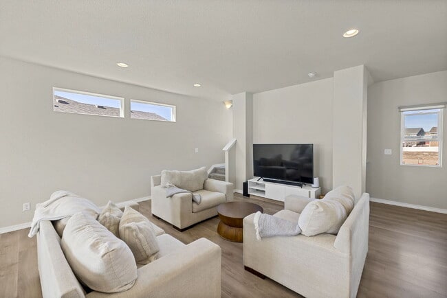 Building Photo - Spacious 3 Bed in Ventana – Open Layout, Fenced Backyard, Community Pool & Gym