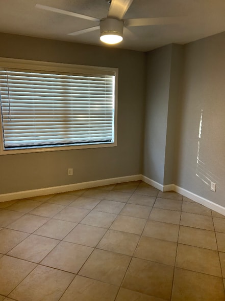 Building Photo - 645 Beachcomber Ln