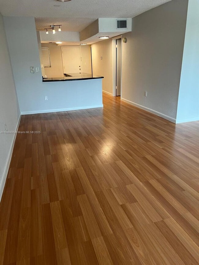 Building Photo - 1021 Mockingbird Ln