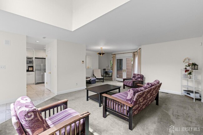 Building Photo - 130 Sayre Dr