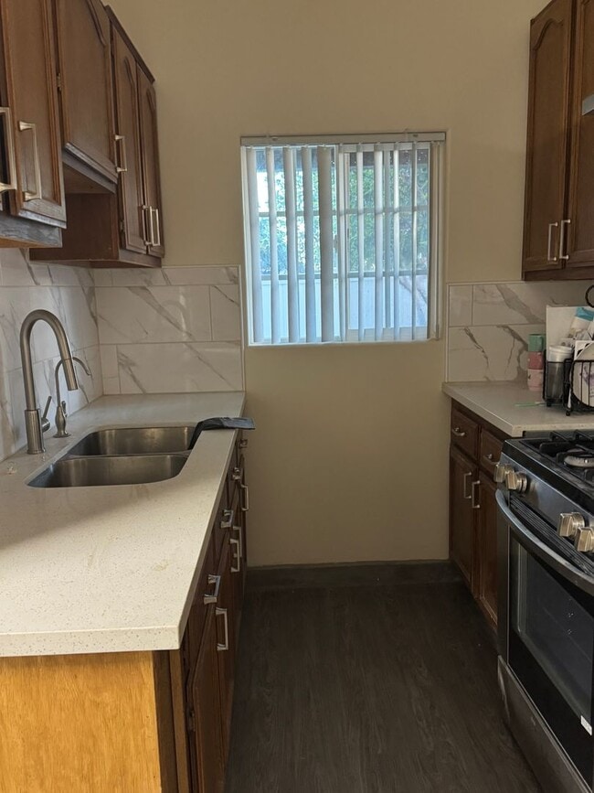 Building Photo - 2 Bedroom ADU in Ontario