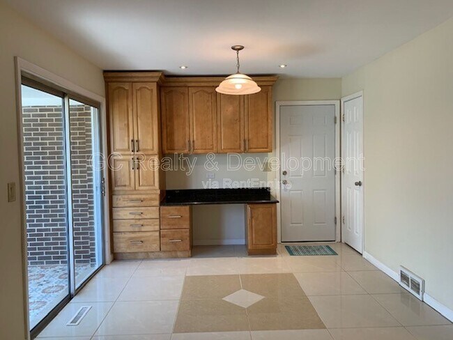 Building Photo - 87 W Surrey Ln