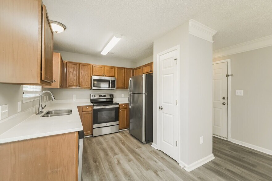 Building Photo - 707 Almora Dr