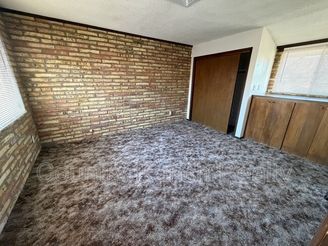 Building Photo - 1044 Paradise Dr