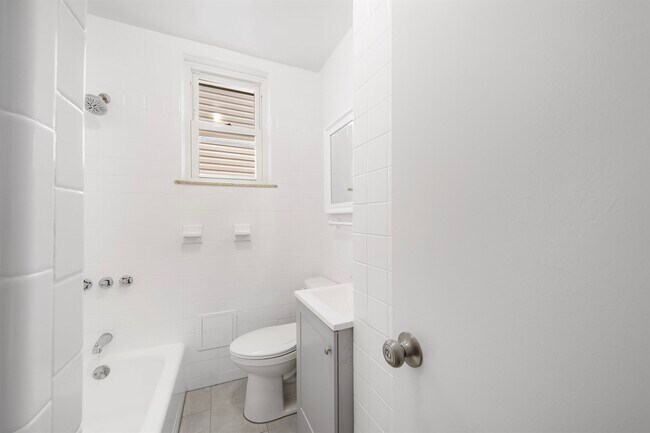 Building Photo - 52 E 48th St
