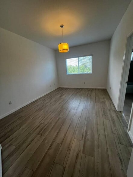 Building Photo - 1129 Vermilion Dr