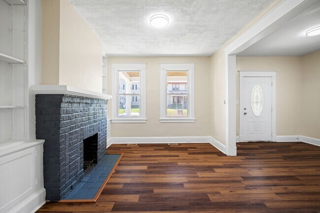 Building Photo - Completely Renovated 3 Bedroom Home in Hig...