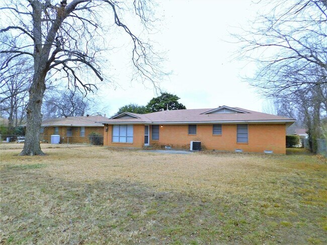 Building Photo - 1713 Crescent St