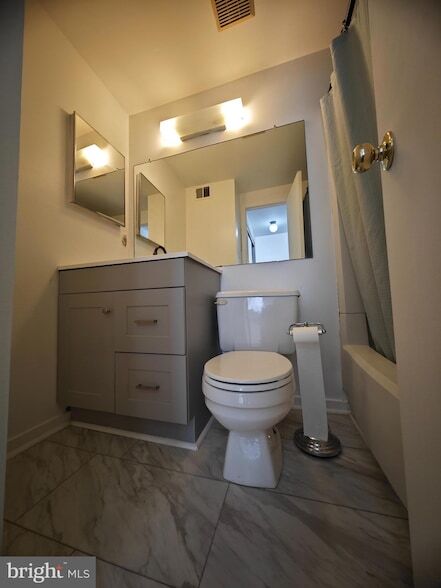 Building Photo - 9813 Hellingly Pl