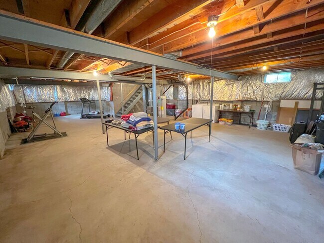 Building Photo - Stunning Rental Home in Indian Creek - Rey...