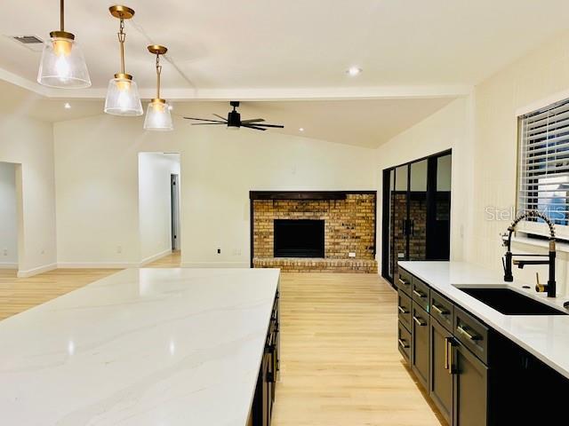 Building Photo - 415 E 6th Ave