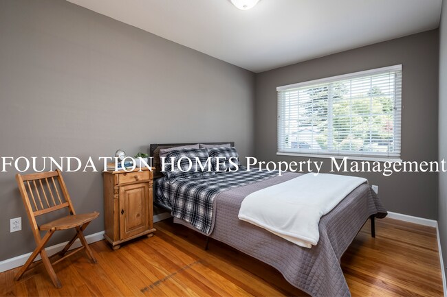 Building Photo - Gorgeous Ranch Style 4BD/2.5BA!  Outdoor Kitchen!  Hot Tub!  FOUNDATION