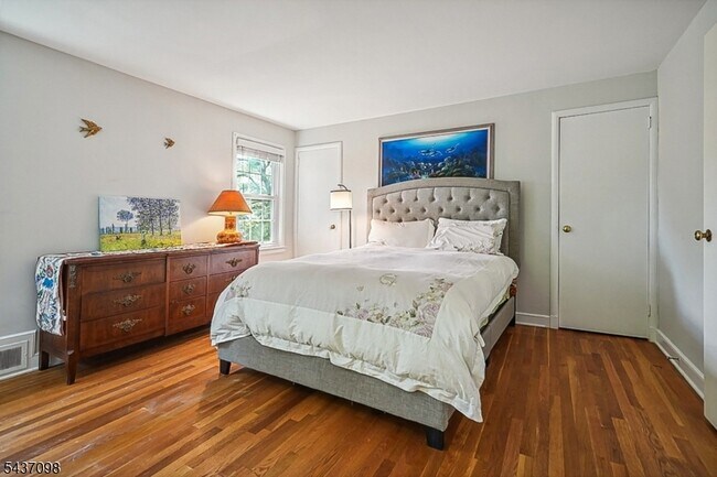 Building Photo - 305 Lupine Way