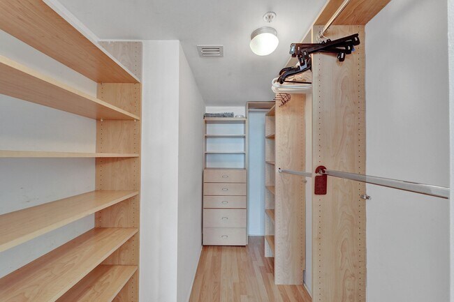 Building Photo - 1900 Sunset Harbour Dr