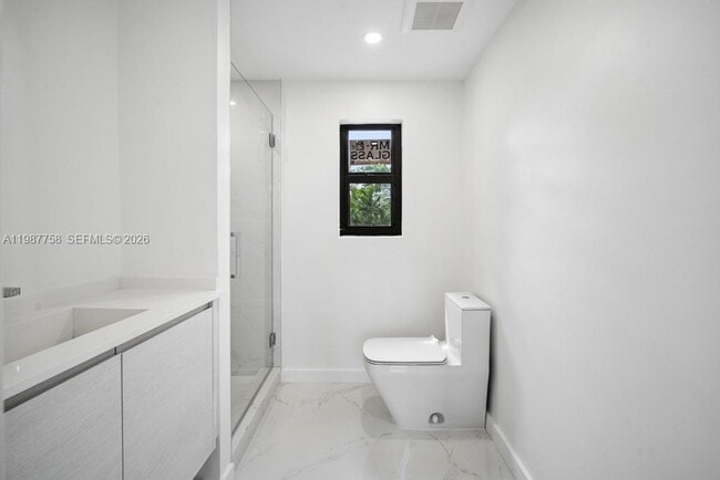 Building Photo - 5661 Pine Tree Dr