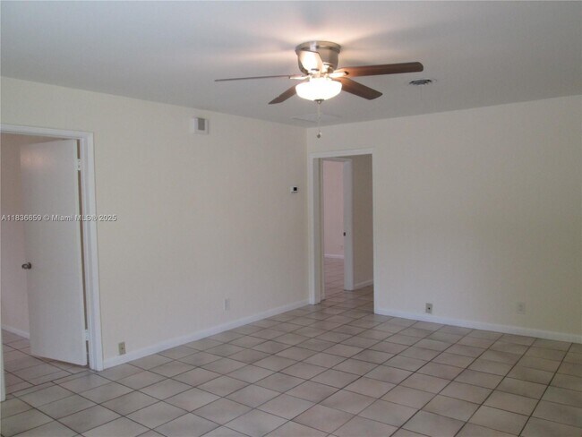 Building Photo - 4831 Bayview Dr
