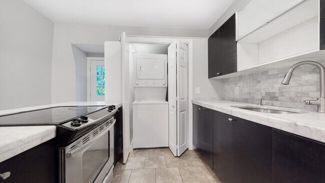 Primary Photo - 36 Van Winkle St