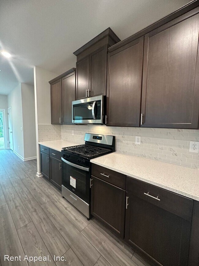 Building Photo - 3 br, 2.5 bath House - 270 Timberland Avenue
