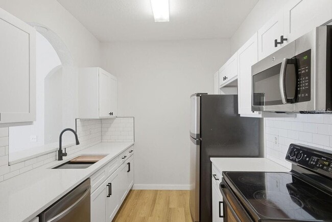 Building Photo - 3190 Dante Dr