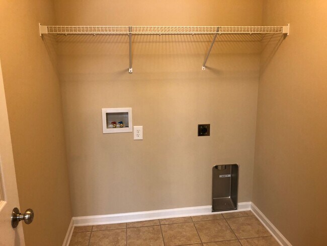 Building Photo - MOVE-IN READY!