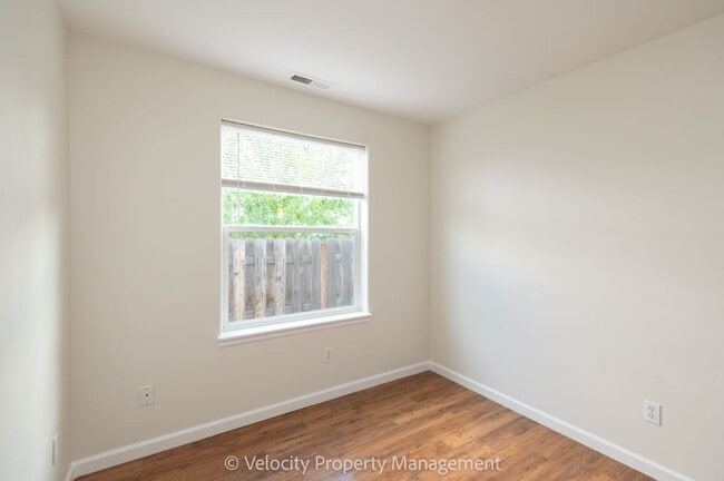Building Photo - Remodel SW Redmond Home