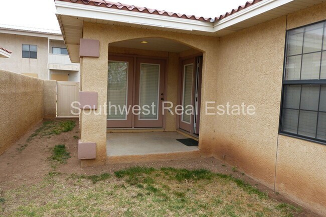 Building Photo - 2 bedroom 2 bath home.