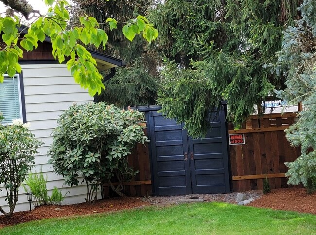 Building Photo - Stunning 4-Bedroom Home in Desirable Central Kitsap Location