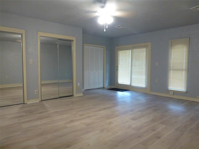 Building Photo - 1708 Raven Dr