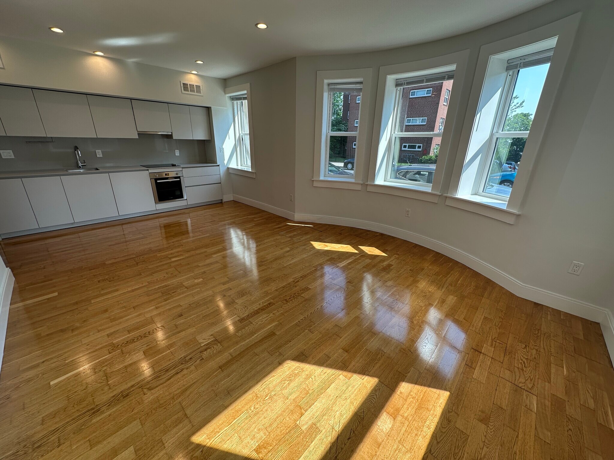 Building Photo - 36 Madison St