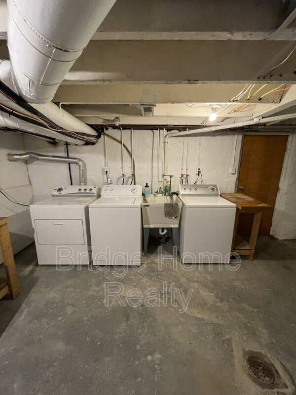 Building Photo - 107 Shoup St