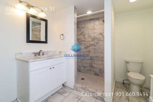 Building Photo - 111 N Evergreen St