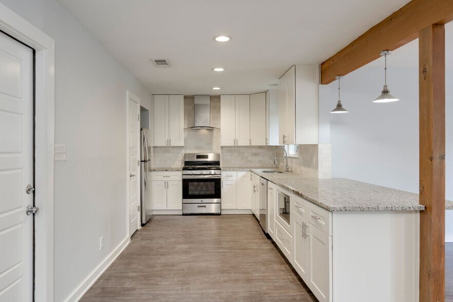 Building Photo - 5402 Chevy Cir