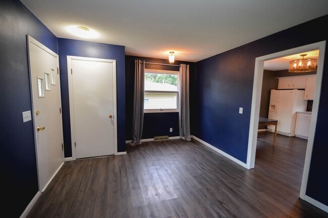 Building Photo - Ranch style home with incredible updates throughout!