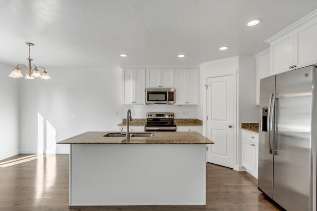 Building Photo - 1158 1740 W